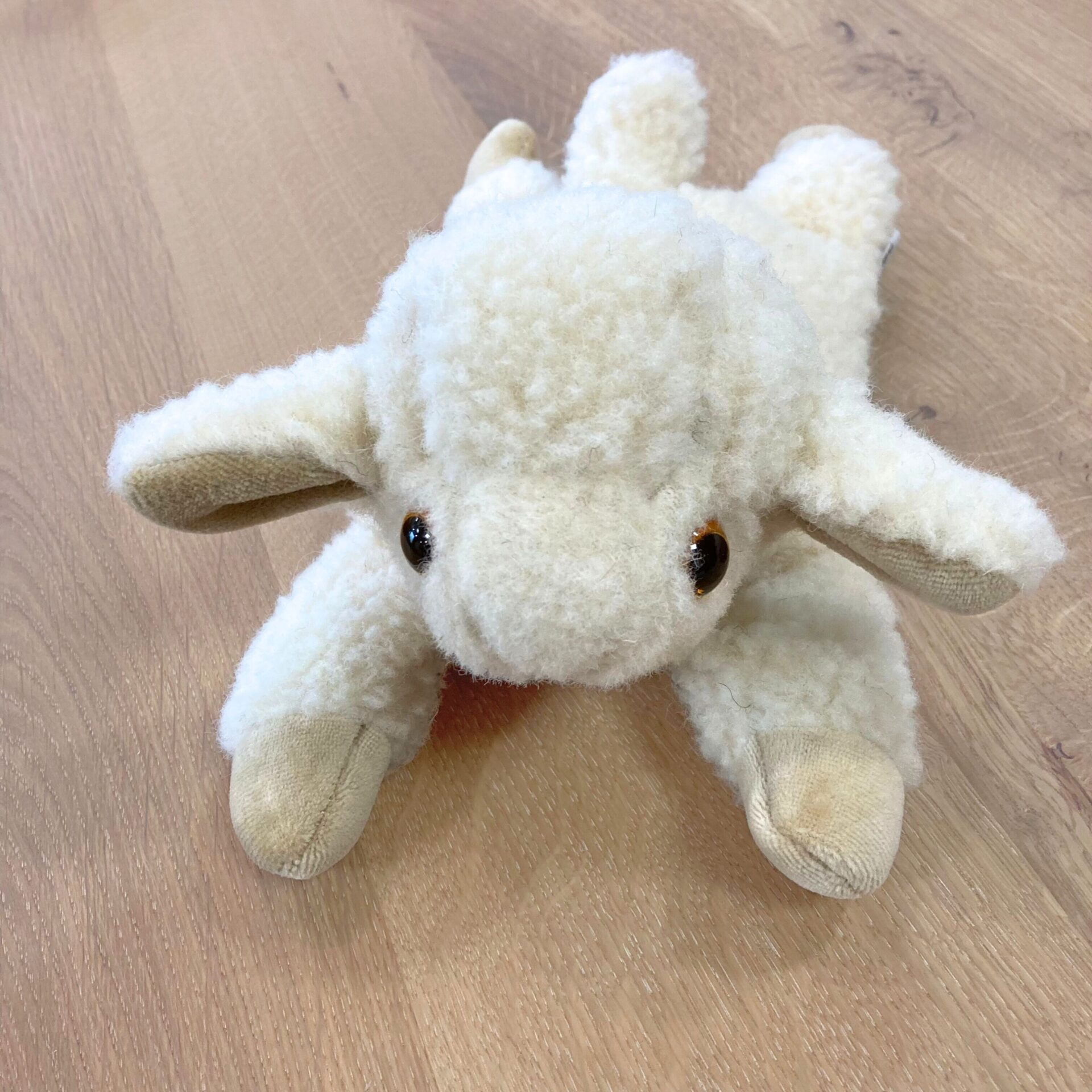 Lamm mit Kirschkernkissen